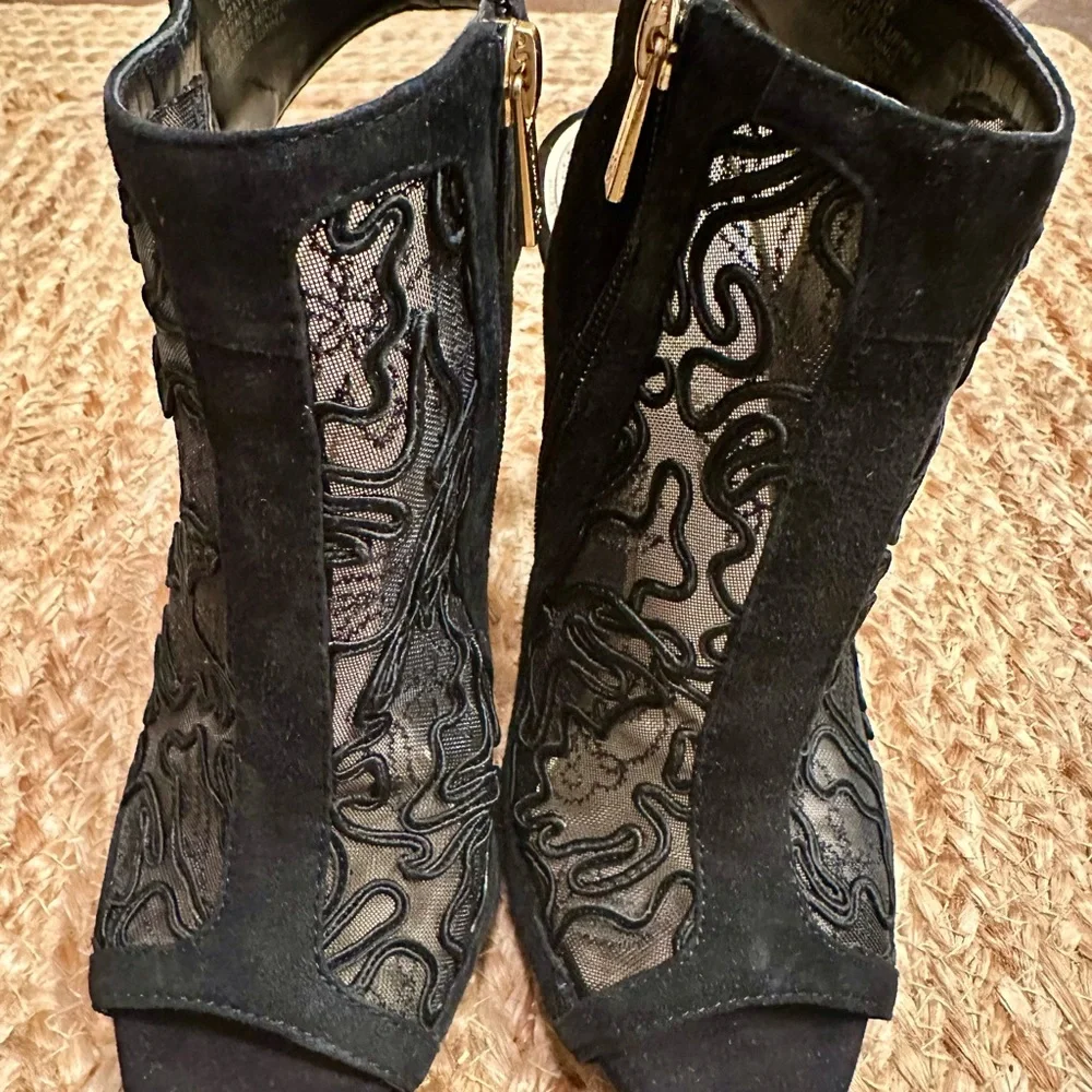 Jessica Simpson Black Lace Peep-Toe Heels - Picture 5 of 7